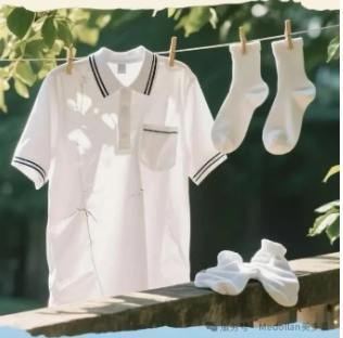 白校服如何清洗？掌握这些技巧，天天穿的像新的一样！